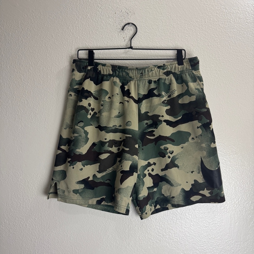Nike Camo Vintage Shorts Size Large